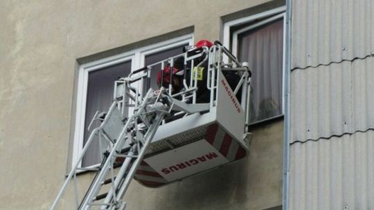 Ul. Głęboka: Strażacy pomogli ratownikom