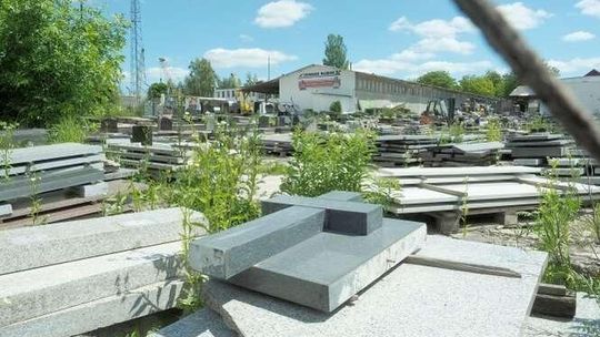 Ul. Głuska: Mieszkańcy protestują przeciw budowie spopielarni zwłok. "Powinna być dalej od domów"