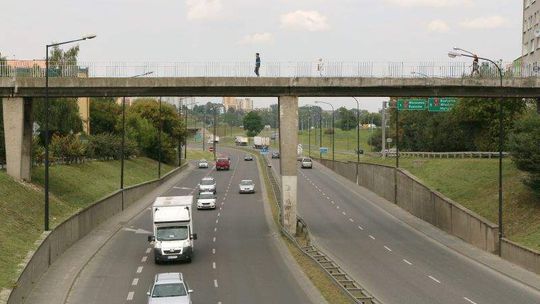 Ul. Hutnicza: Przejścia z kładką nie zamkną