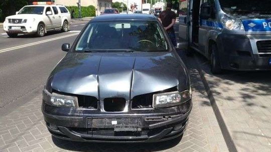 Ul. Krochmalna: Seat najechał na tył fiata. Jedna osoba ranna