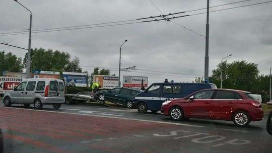 Ul. Krochmalna: zderzenie dwóch opli. Możliwe utrudnienia w ruchu