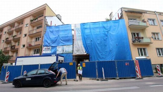 Ul. Leszczyńskiego: Burzą kamienicę, będą apartamenty