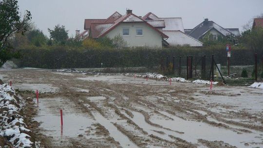 Ul. Łysakowska: Drogowcy odcięli mieszkańców od świata (zdjęcia)