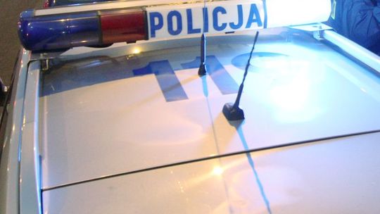 Ul. Nowy Świat: Zderzenie dwóch aut. Trzy osoby w szpitalu