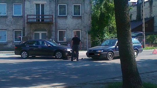 Ul. Piaskowa: Słuczka aut na skrzyżowaniu