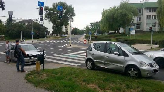 Ul. Prusa: Zderzenie mazdy i mercedesa. Pas zablokowany