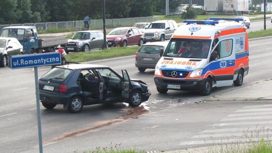 Ul. Romantyczna: Zderzenie golfa i skody. Dwie osoby w szpitalu