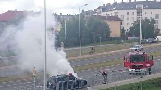 Ul. Węglarza: Samochód zapalił się na drodze