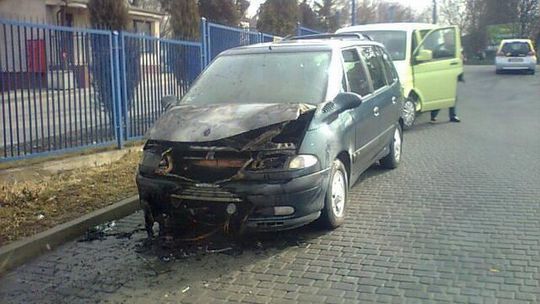 Ul. Wolska: Samochód palił się na parkingu