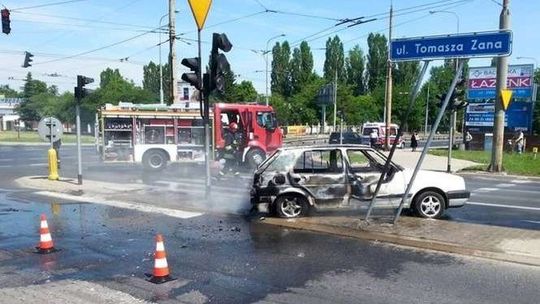 Ul. Zana: Samochód spłonął na ulicy