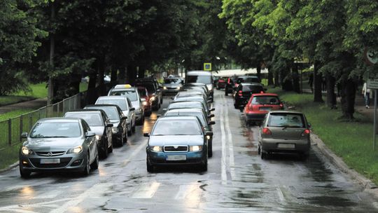 Ulica Sowińskiego w Lublinie od lat czeka na przebudowę. Kierowcy jeżdżący tędy nie będą zadowoleni