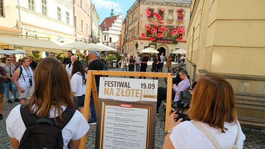 Ulica Złota żyje poezją i historią. Trwa Festiwal na Złotej