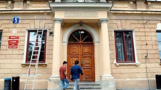 UMCS: Wymieniają okna w Wydziale Pedagogiki i Psychologii