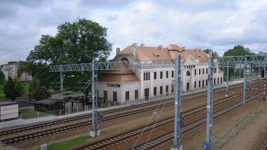 Umowa podpisana ponad rok temu, a remontu dworca PKP nie widać