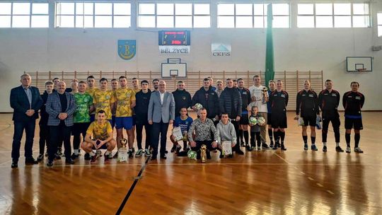 Unia Bełżyce najlepsza w halowym turnieju o Puchar Burmistrza