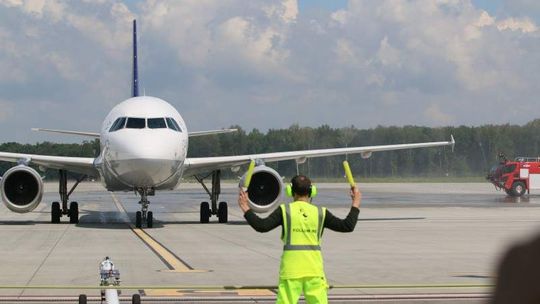 Unia Europejska zabierze miliony lotnisku Lublin? Mało pasażerów, za długi pas