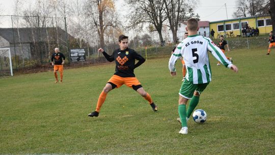 Unia Żabików – Grom Kąkolewnica 0:3. Lider nie zwalnia tempa