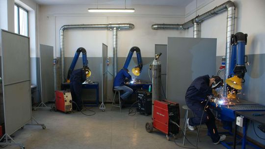 Unijne pieniądze dla "Fachowców z Brzeskiej". Jak szkoła korzysta z dofinansowania?