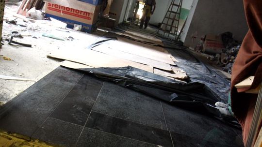 Uniwersytet Medyczny z podłogą za pół miliona. Granit z Azji i Afryki