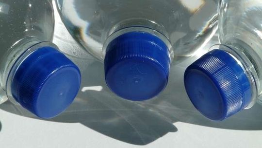 UOKiK sprawdził ceny wody na lotniskach w Polsce. W Lublinie i Rzeszowie najtaniej