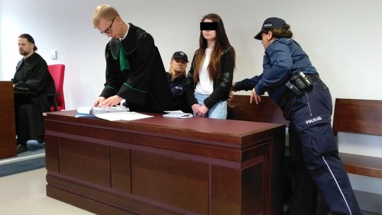 Uprawiali seks, kiedy w piecyku obok leżała martwa dziewczynka. Dziś matka słuchała zeznań ze łzami w oczach