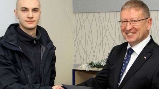 Uratował życie dwóch ludzi. Co zrobił z nagrodą od swojego zakładu?