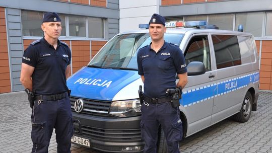 Uratowali 50-latka z płomieni