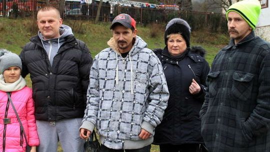 Uratowali dziecko z płonącego budynku w Kazimierzu. Rodzina straciła dach nad głową