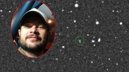 Urodził się w Lublinie. Odkrył nowy mały księżyc Ziemi