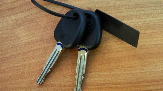 Urząd zamawia samochód. Parasolek i skórzanych foteli nie potrzeba