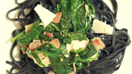 Urządzasz sylwestra w domu? Przepisy na udany wieczór