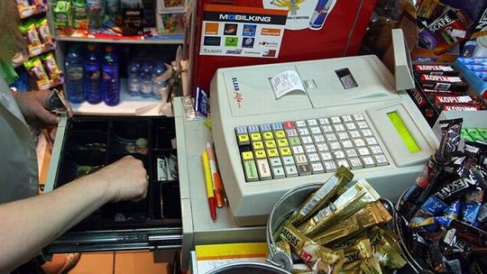 Urządzili imprezę i demolkę w sklepie