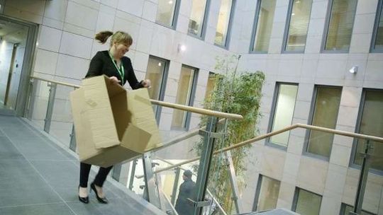 Urzędnicy marszałka już w nowej siedzibie przy ul. Grottgera. Problem z zasięgiem telefonów (zdjęcia)