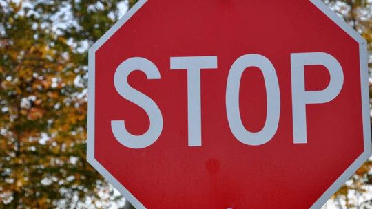 Urzędnicy odpowiedzą przed sądem. Doszło do wypadku, bo nie postawili znaku