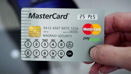 Urzędnicy płacili za alkohol służbowymi kartami? "Nie umiemy wskazać"