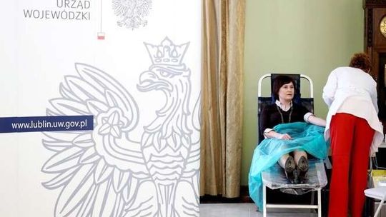 Urzędnicy, policjanci i strażacy oddawali krew