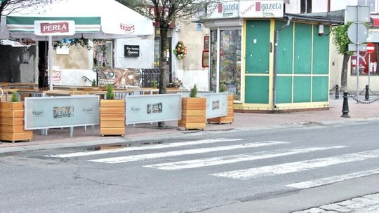 Urzędnicy zgodzili się na ogródek, który zablokował przejście dla pieszych
