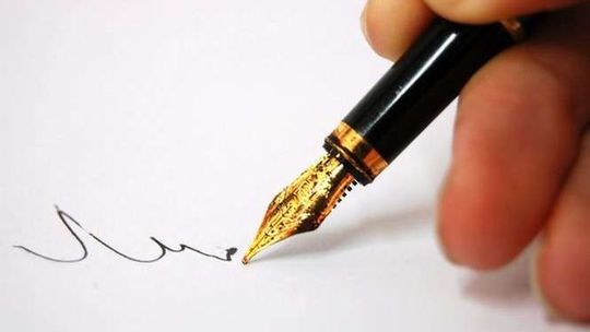 Urzędnik podrobił podpis mężczyzny, który zginął. Kary nie będzie