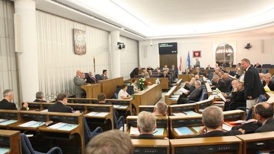 Urzędnik zwolniony za kandydowanie w wyborach
