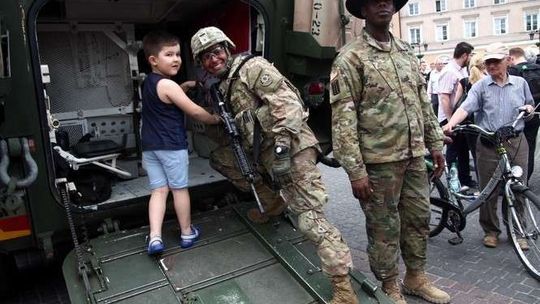 US Army na Dzień Dziecka. Amerykańscy żołnierze na placu Zamkowym w Lublinie