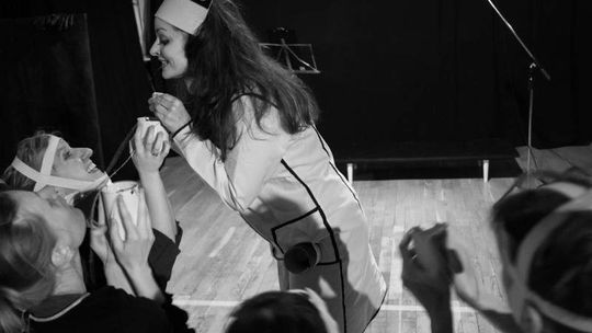 Usłyszeć krzyk \"Bez lęku”. Recenzja spektaklu