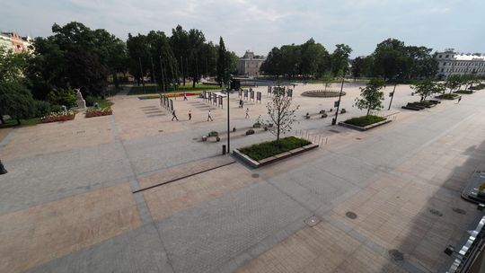 Usterki na nowym placu Litewskim. Z niektórymi elementami problemy są od nowości