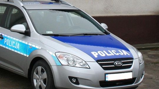 Ustka: mężczyzna ukradł i rozbił policjantom radiowóz