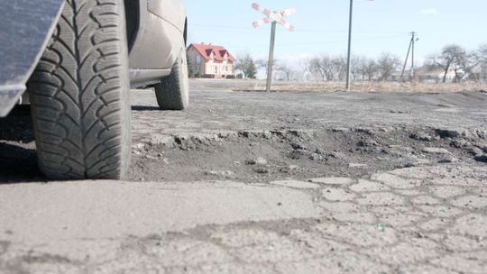 Uszkodził samochód na dziurze, dostał 9,80 zł odszkodowania