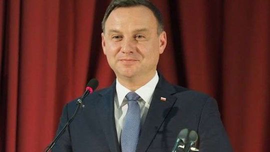 Uszkodzona limuzyna prezydenta Andrzeja Dudy. Potrzebna była przesiadka