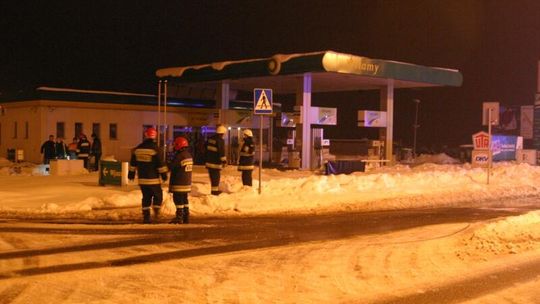 Uszkodzony zawór gazu na stacji w Puławach (zdjęcia)