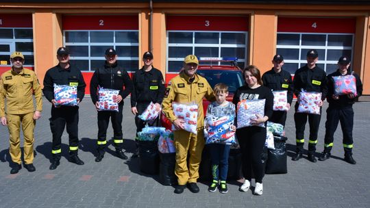 Uszyła blisko 150 poduszek dla strażaków z Zamościa "Lubię pomagać"