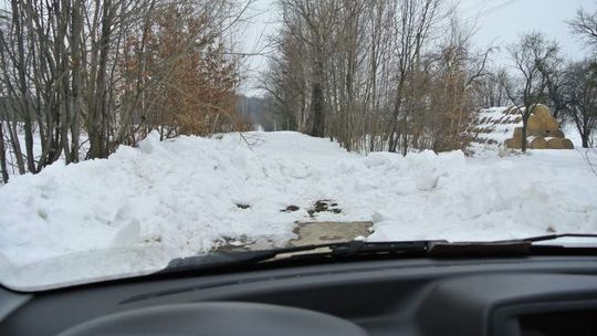 Utknęli w domu pod lasem. Gmina: Nigdy tam nie odśnieżamy