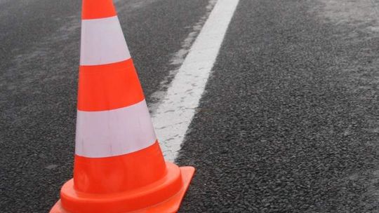 Utrudnienia na drodze nr 17. Olej rozlany na drodze