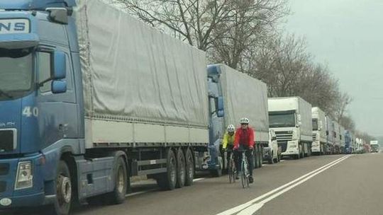 Utrudnienia na przejściu w Koroszczynie. Kolejka i długie czekanie